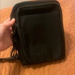 BEIS Black crossbody sport sling